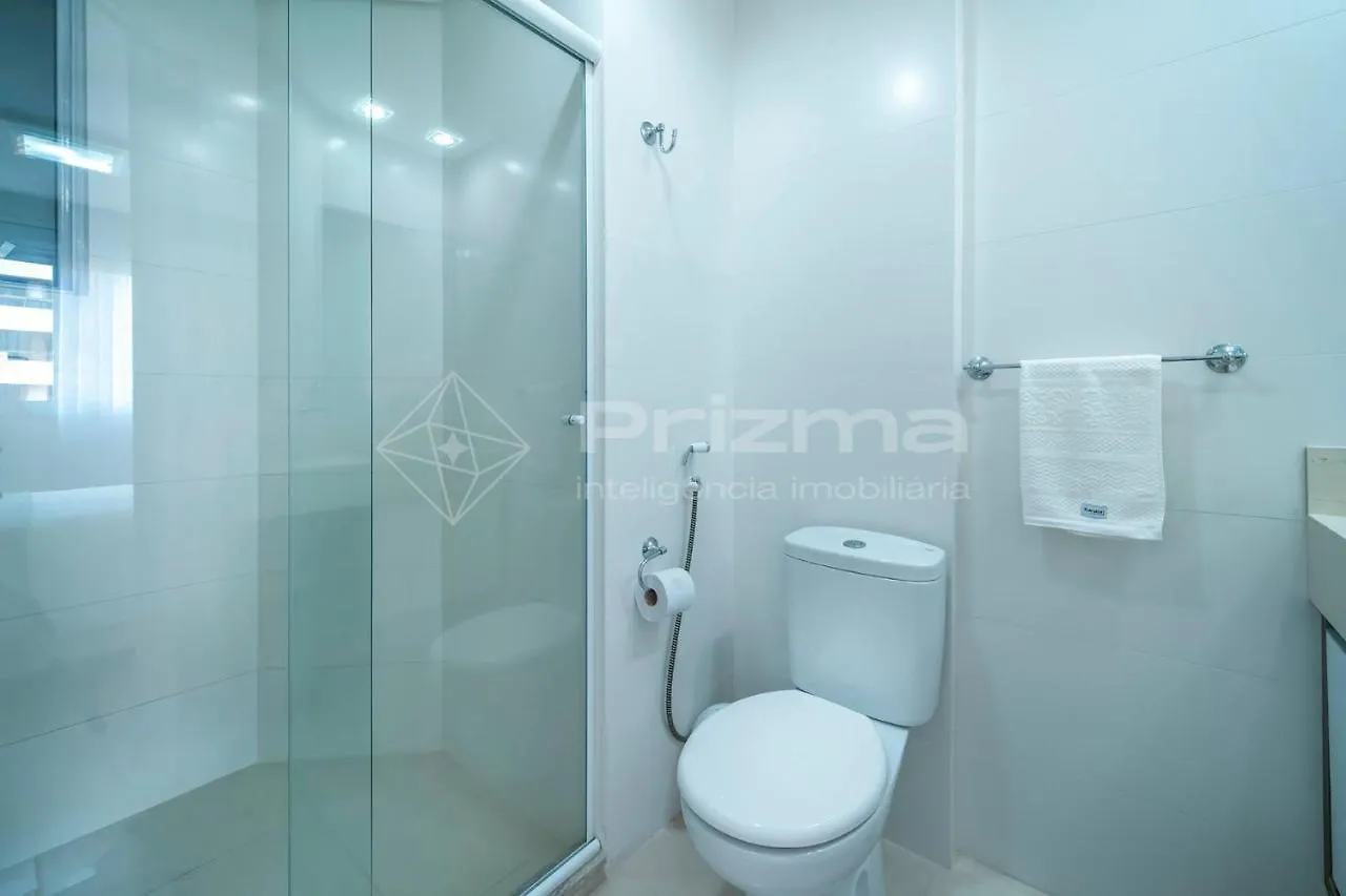 Boulevard 123: Elegant 3-Bedroom Apartment with Heated Pool in Central Bombinhas Beach