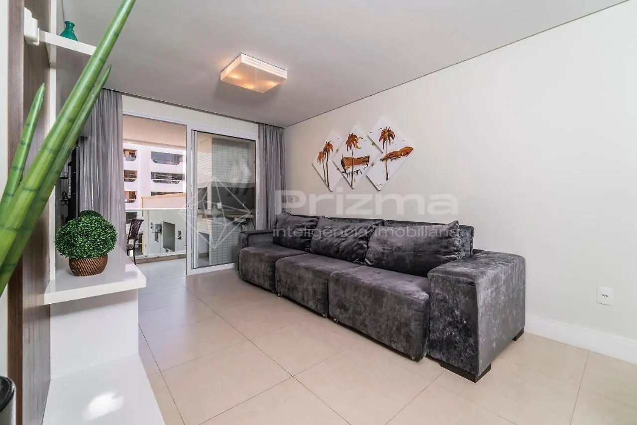 Boulevard 123: Elegant 3-Bedroom Apartment with Heated Pool in Central Bombinhas Beach