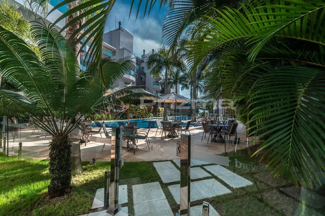 Boulevard 123: Elegant 3-Bedroom Apartment with Heated Pool in Central Bombinhas Beach