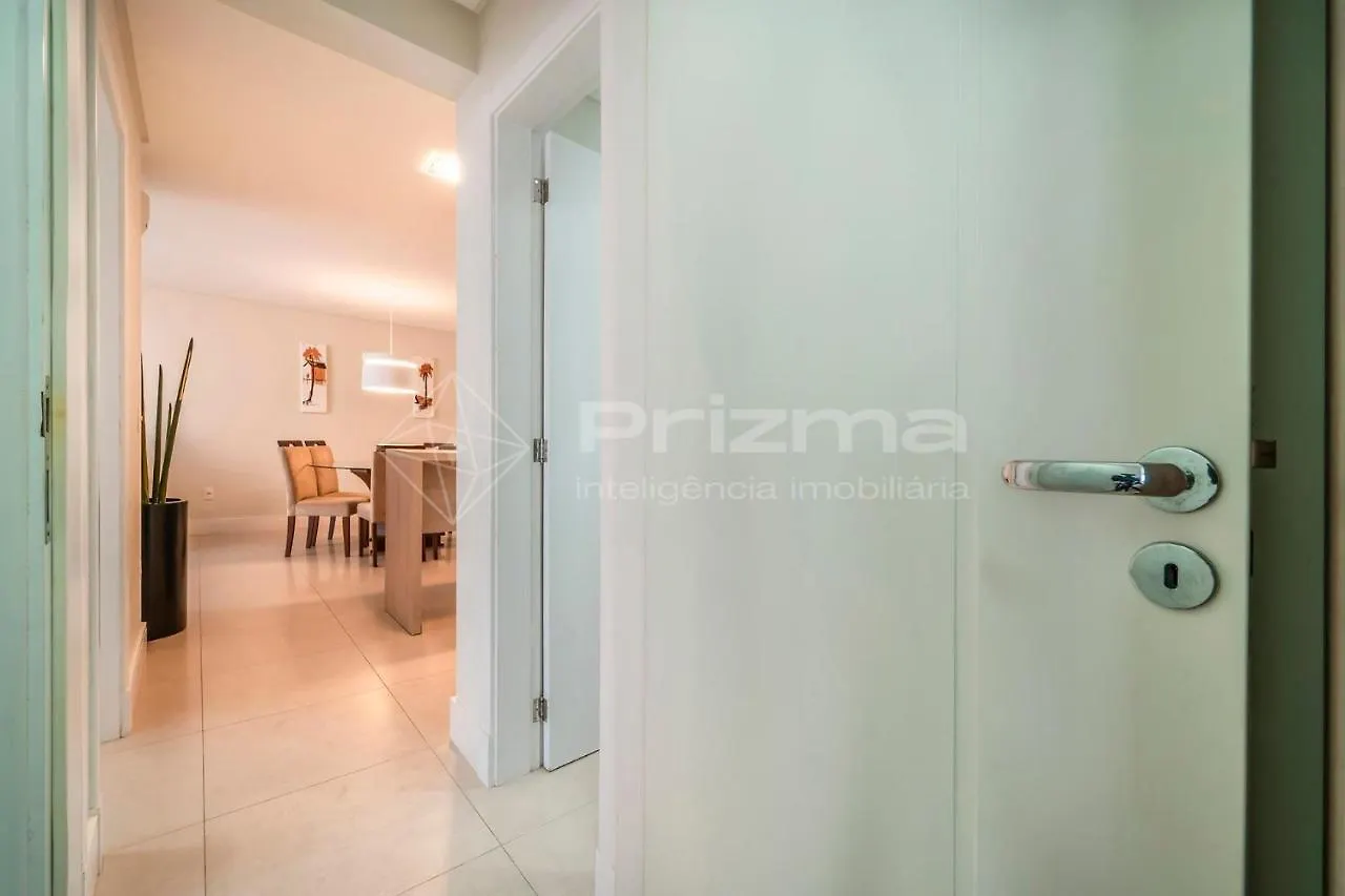 Boulevard 123: Elegant 3-Bedroom Apartment with Heated Pool in Central Bombinhas Beach