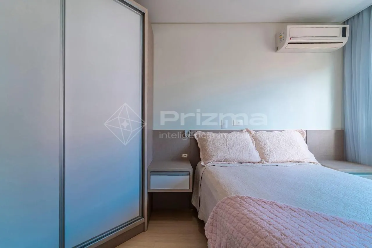 Boulevard 123: Elegant 3-Bedroom Apartment with Heated Pool in Central Bombinhas Beach