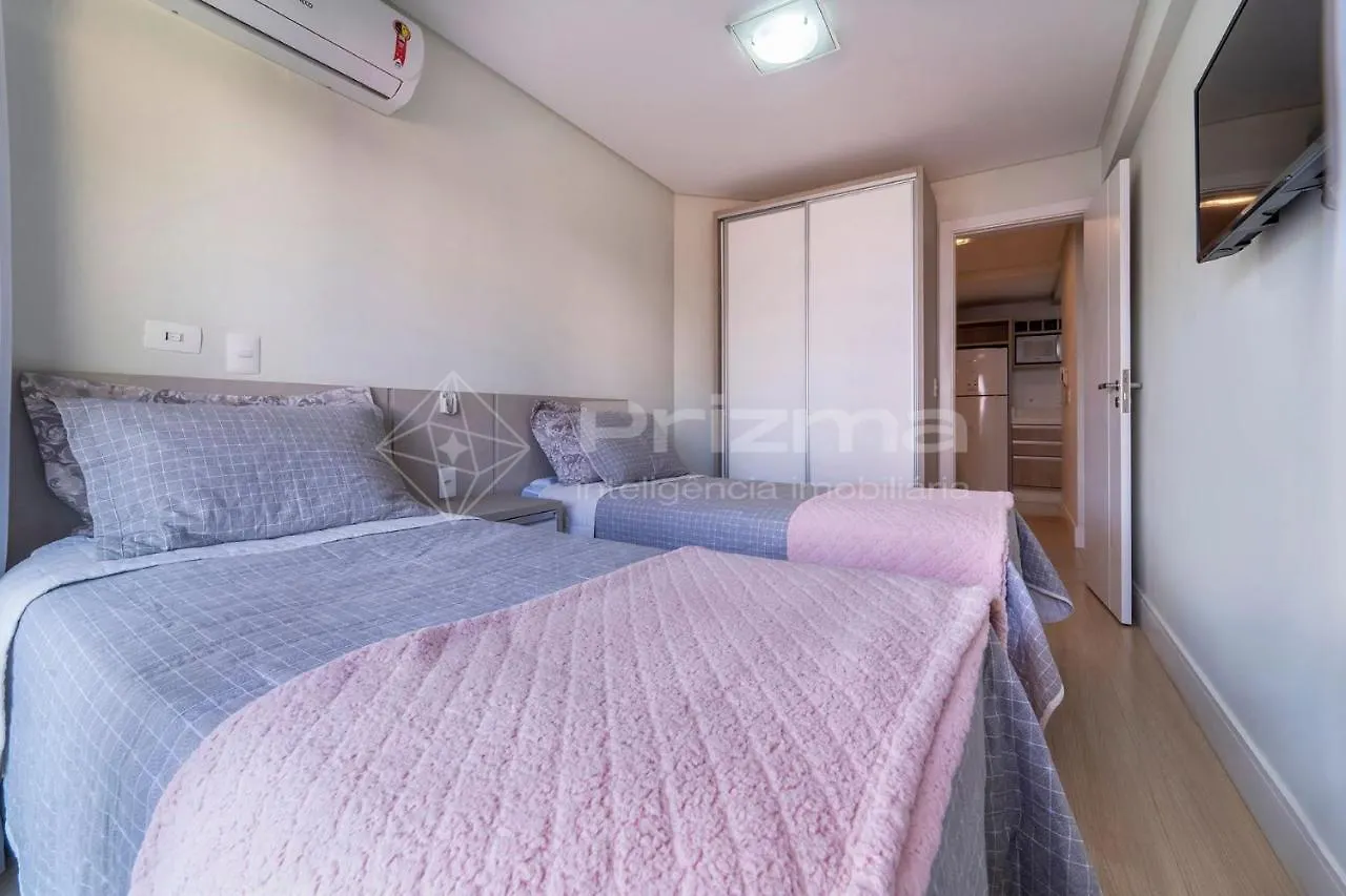 Boulevard 123: Elegant 3-Bedroom Apartment with Heated Pool in Central Bombinhas Beach