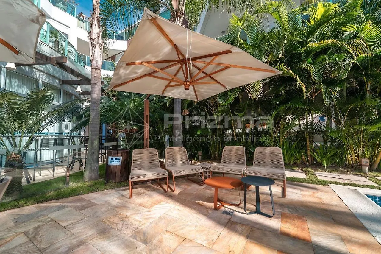 Boulevard 123: Elegant 3-Bedroom Apartment with Heated Pool in Central Bombinhas Beach