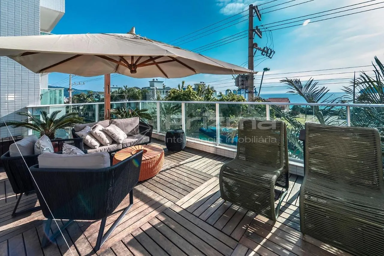 Boulevard 123: Elegant 3-Bedroom Apartment with Heated Pool in Central Bombinhas Beach